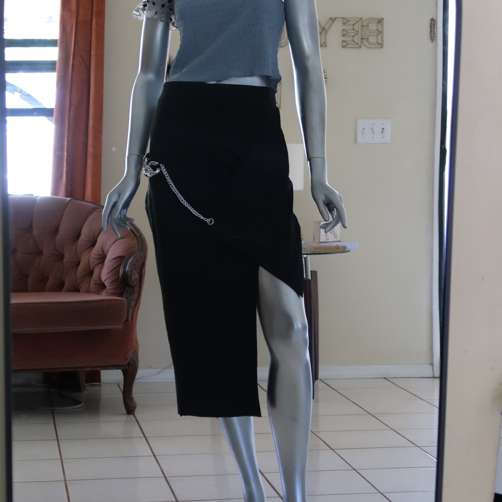 Chic Black Pencil Skirt with Chain Detail